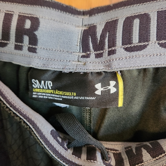 Under Armour Mens Hunter and Black Shorts. Size S. Gently worn. - Picture 3 of 4